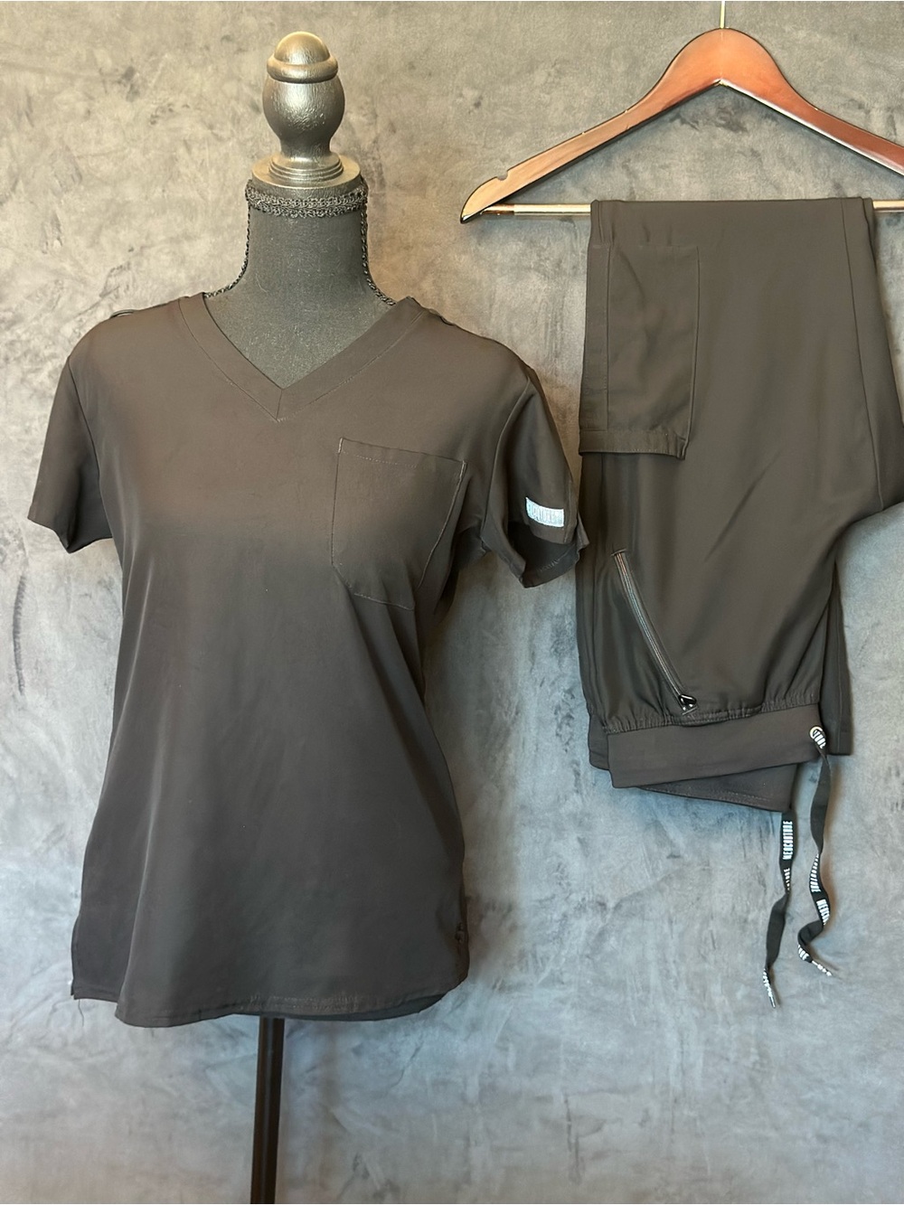Women’s Med Couture Scrub Set V-Neck Top & Pants Pants Solid Black Size XS
